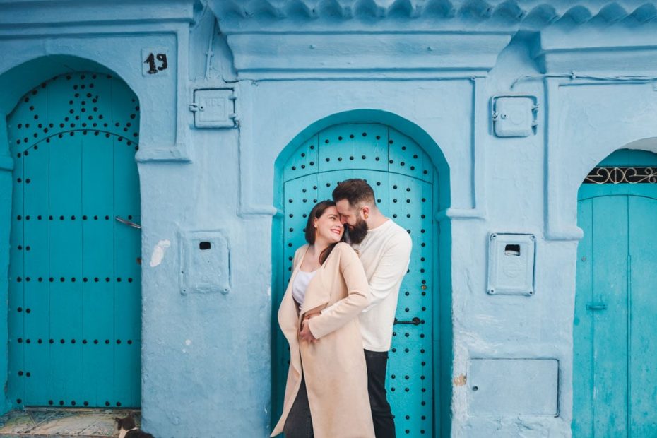 honeymoon photoshoot in chefchaouen in Morooco